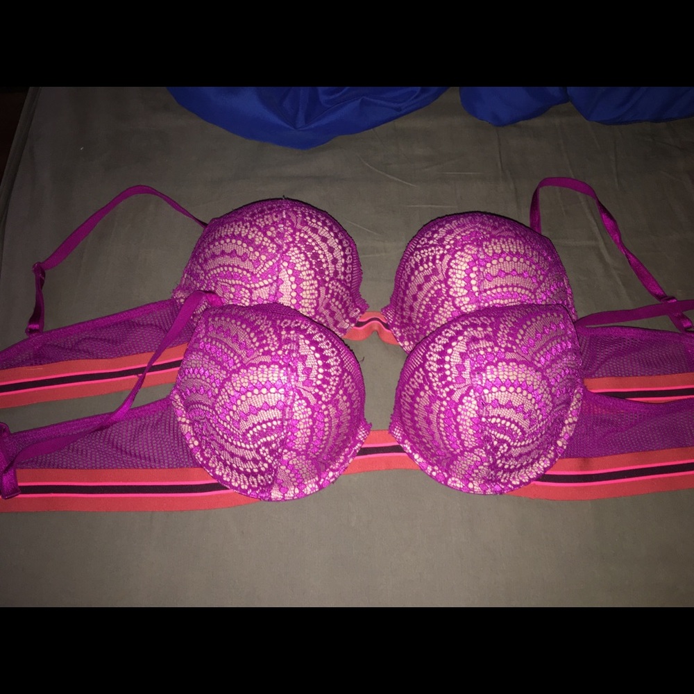 2 Victoria Secret Very Sexy Push Up Bras
